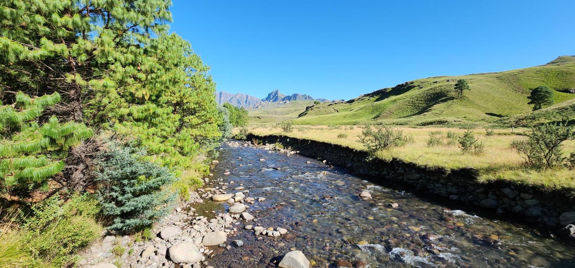 Gooderson Drakensberg Gardens Golf & Spa Resort Esterno foto