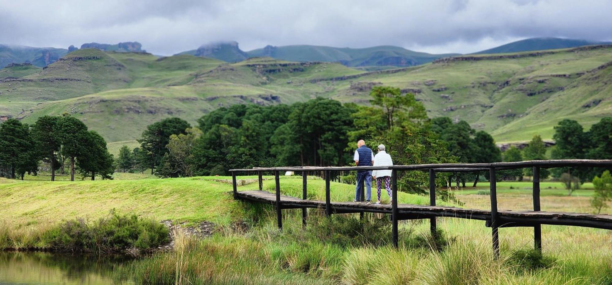 Gooderson Drakensberg Gardens Golf & Spa Resort Esterno foto